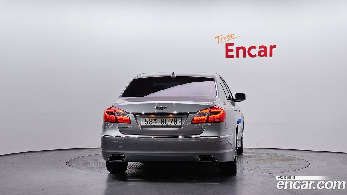 Hyundai Genesis 2013