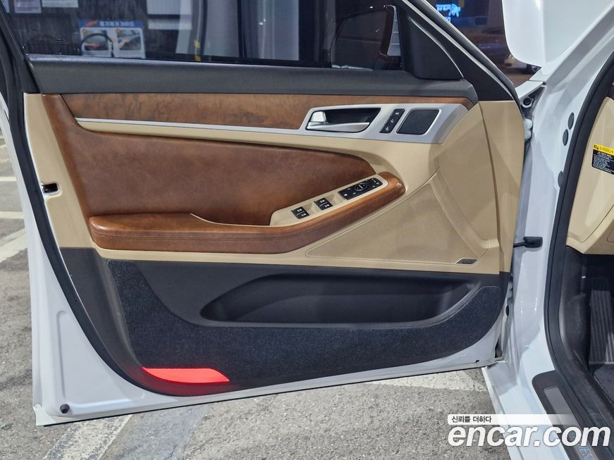 Hyundai Genesis 2015