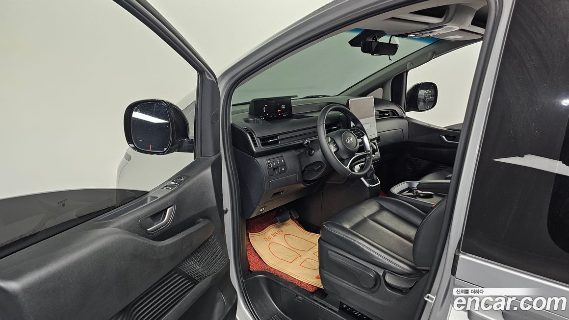 Hyundai Staria 2025