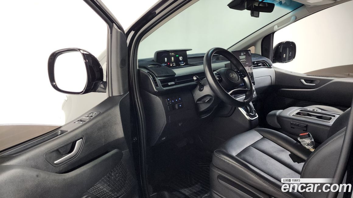 Hyundai Staria 2025