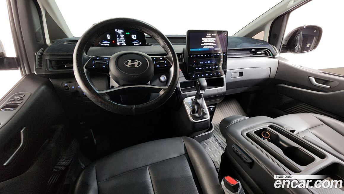 Hyundai Staria 2025