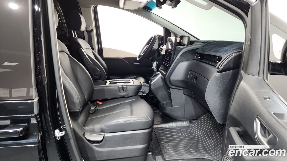 Hyundai Staria 2025