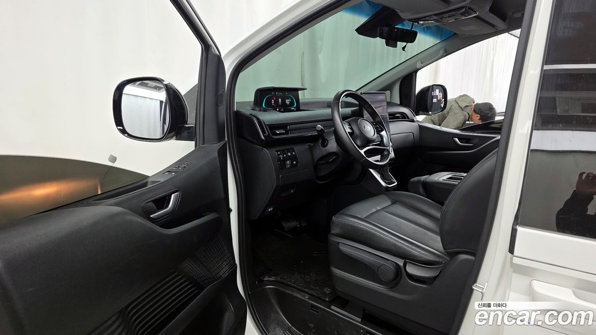 Hyundai Staria 2025