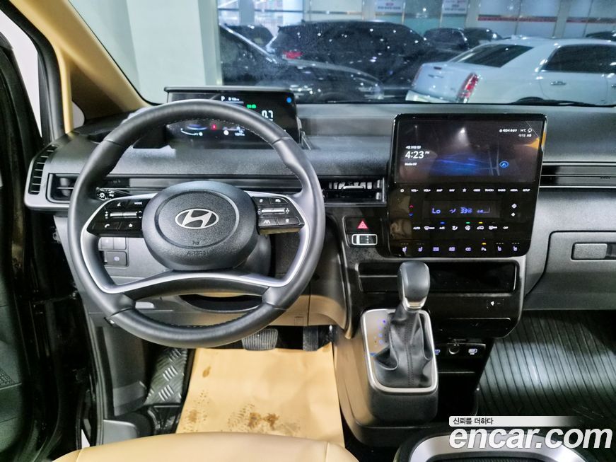 Hyundai Staria 2025
