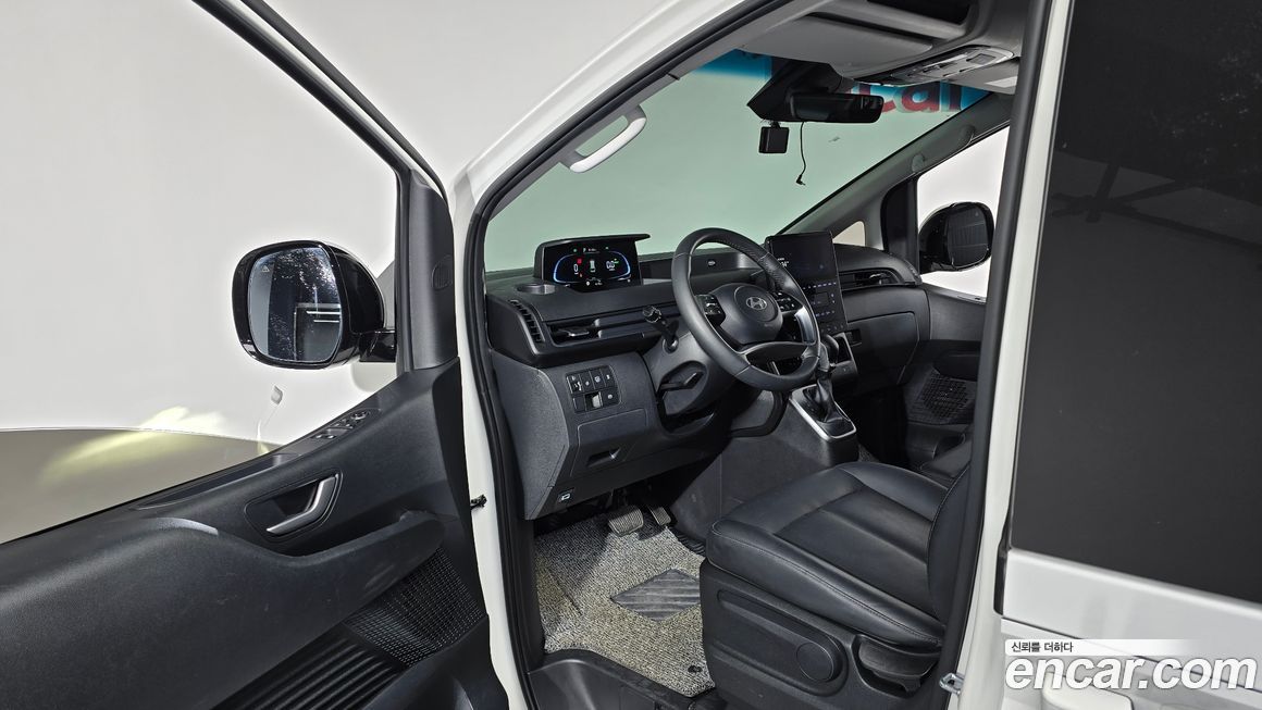 Hyundai Staria 2025