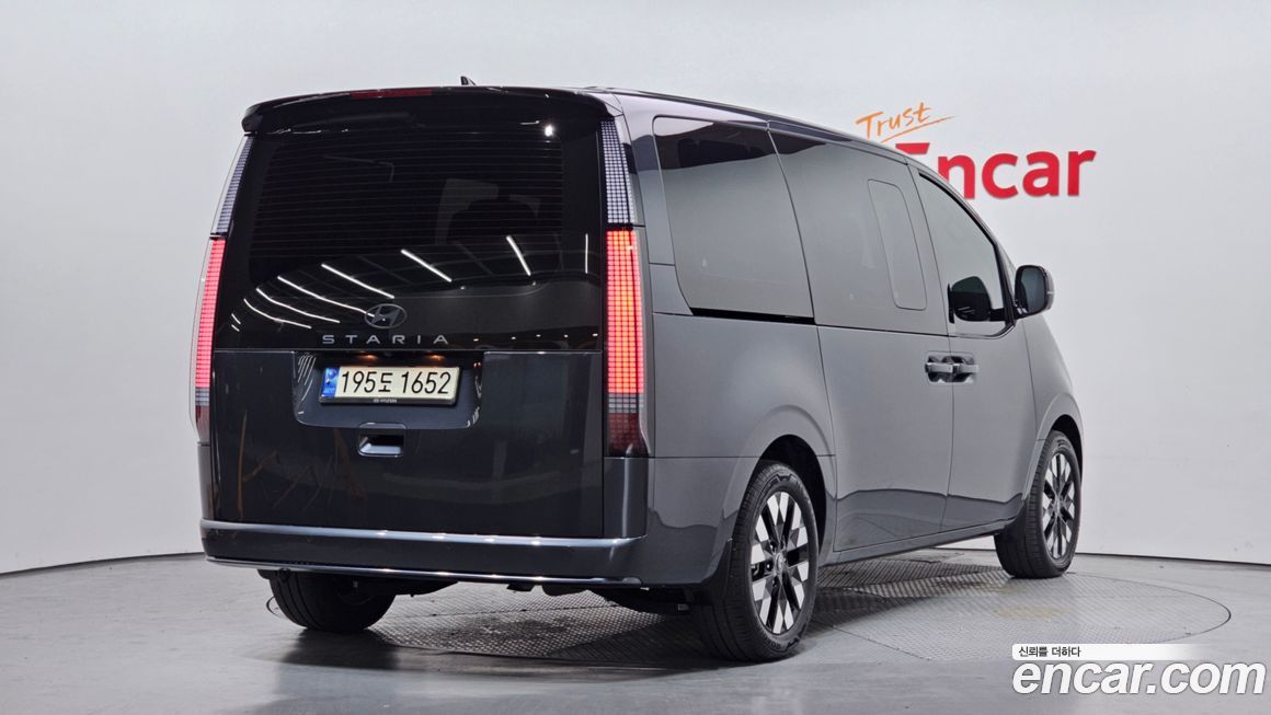 Hyundai Staria 2025