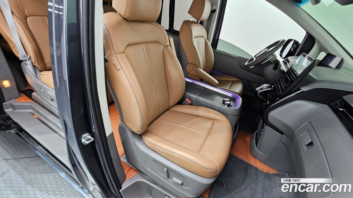 Hyundai Staria 2025