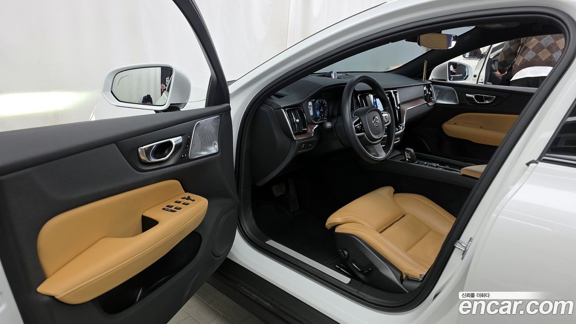 Volvo V60 2021