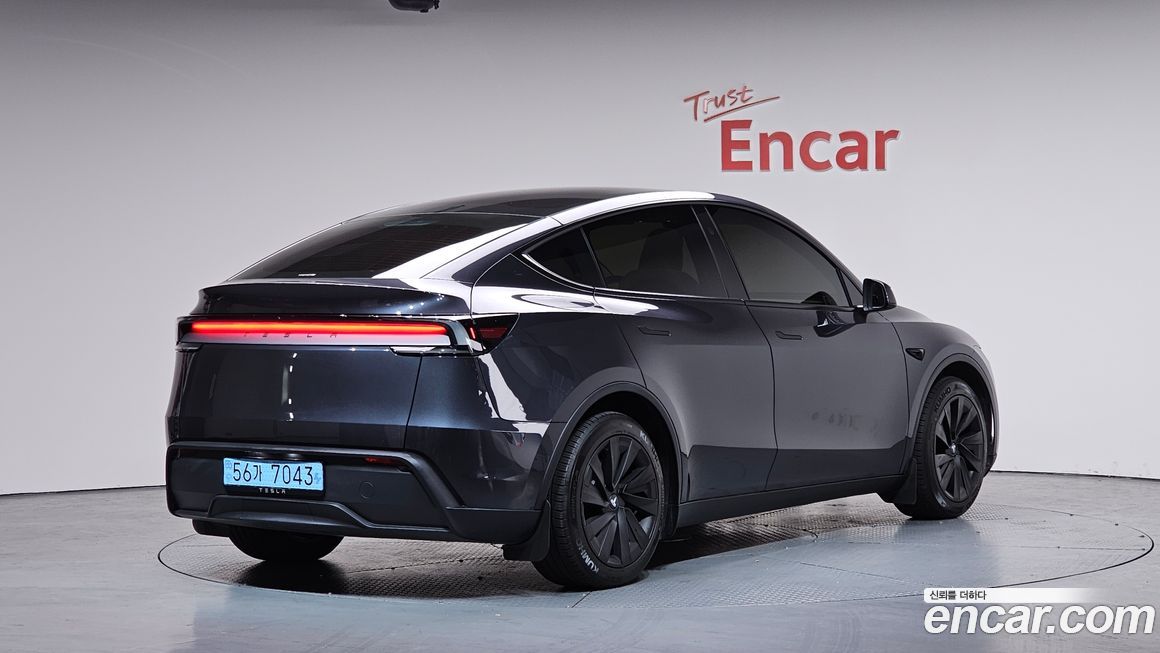 Tesla Model Y 2025