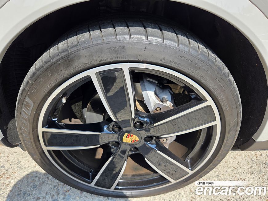 Porsche Cayenne 2021