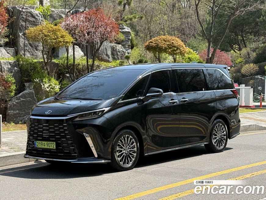 Lexus LM 2025
