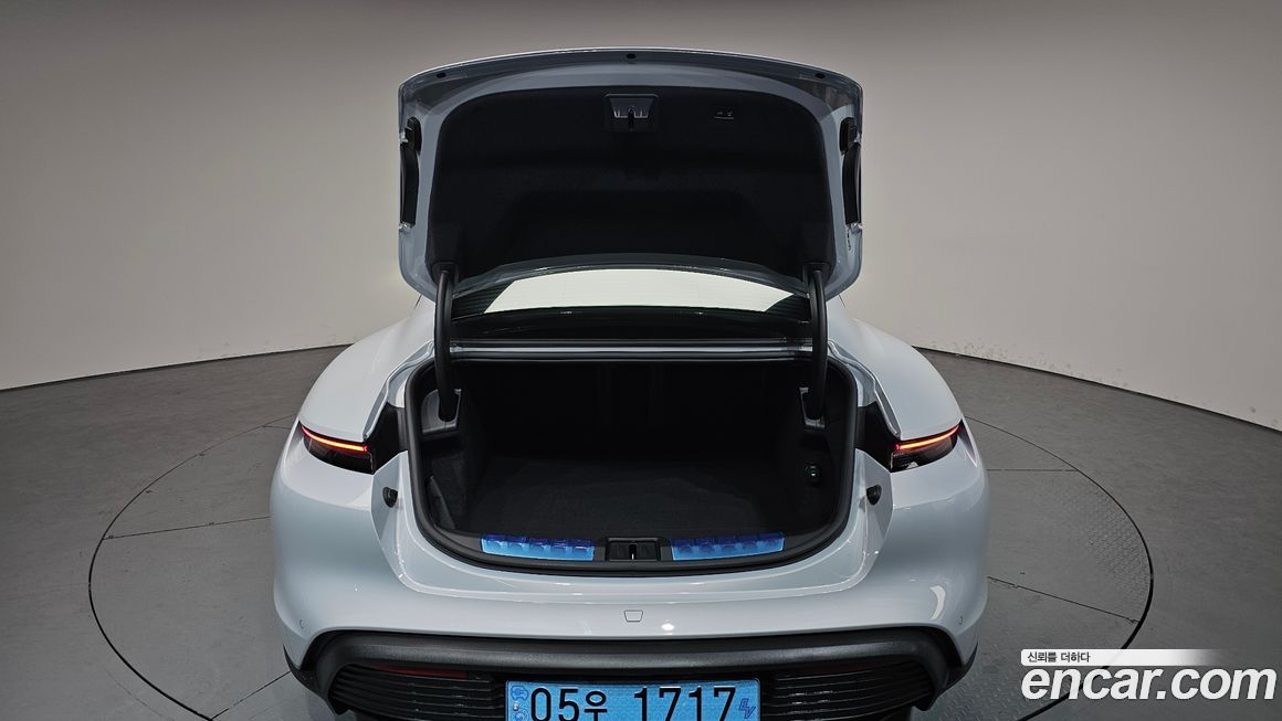 Porsche Taycan 2025