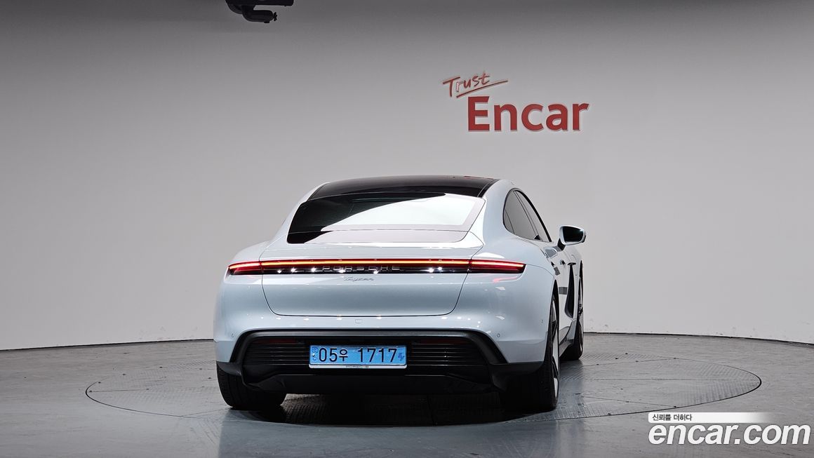 Porsche Taycan 2025