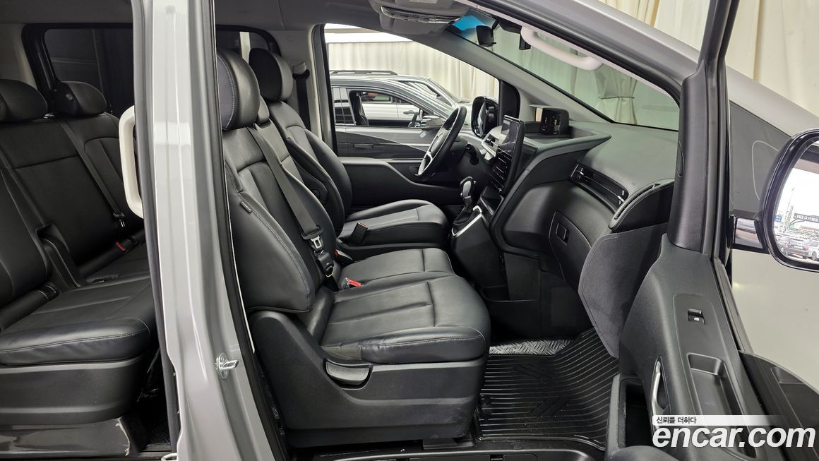 Hyundai Staria 2025