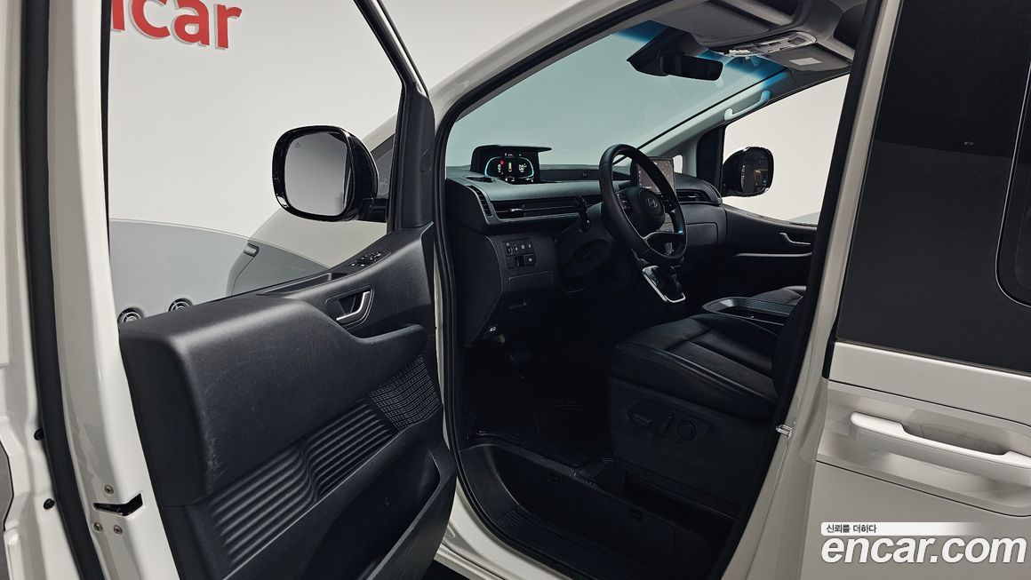 Hyundai Staria 2025
