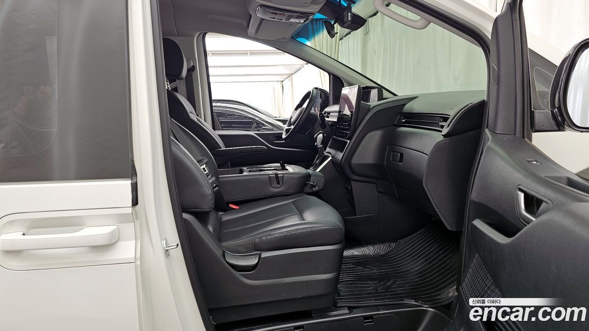 Hyundai Staria 2025