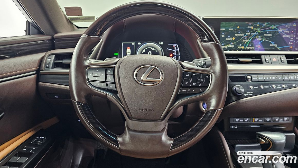 Lexus ES 2019