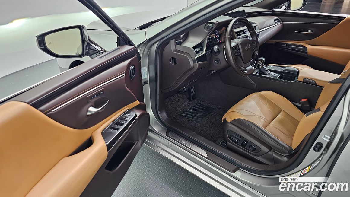 Lexus ES 2019