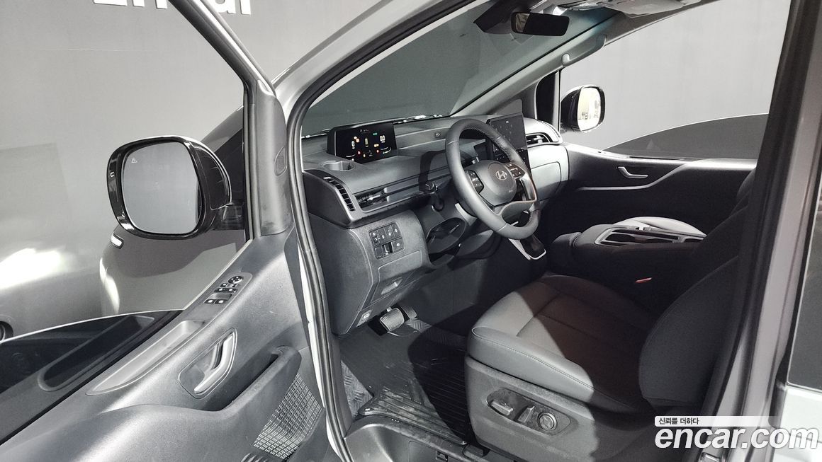 Hyundai Staria 2025