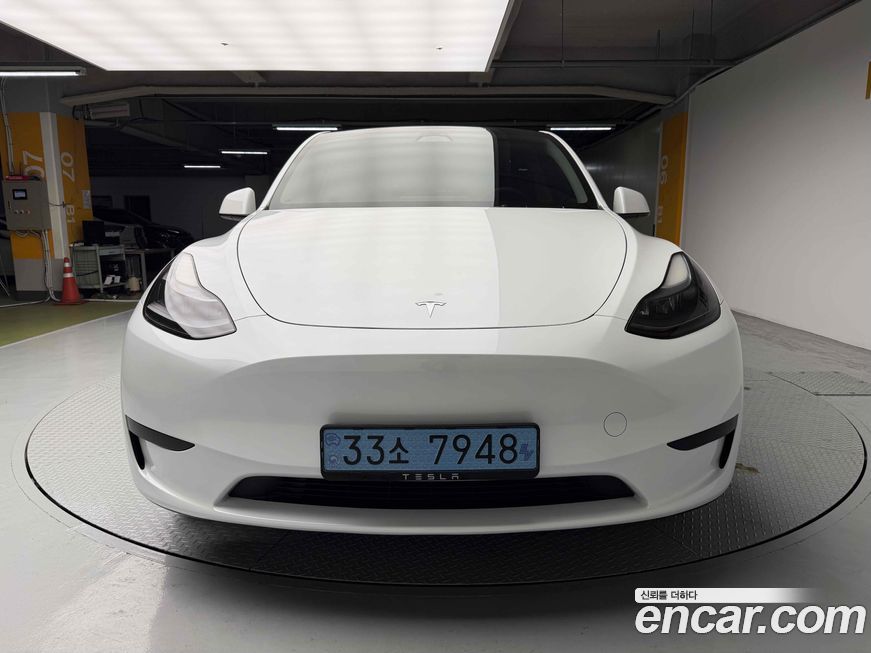 Tesla Model Y 2024