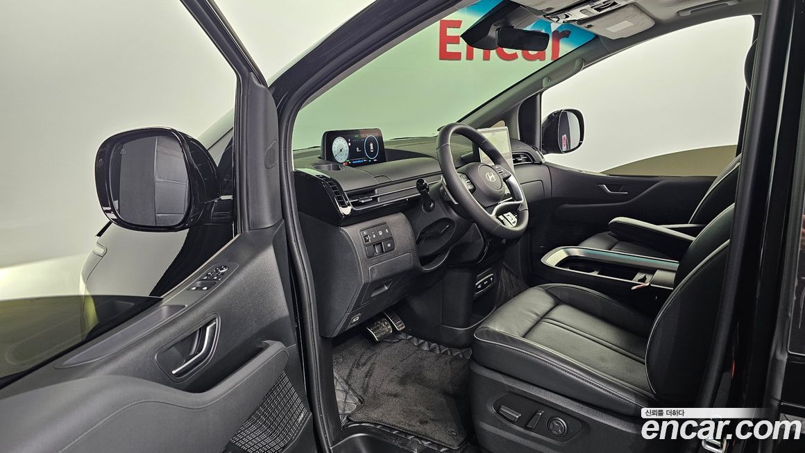 Hyundai Staria 2025