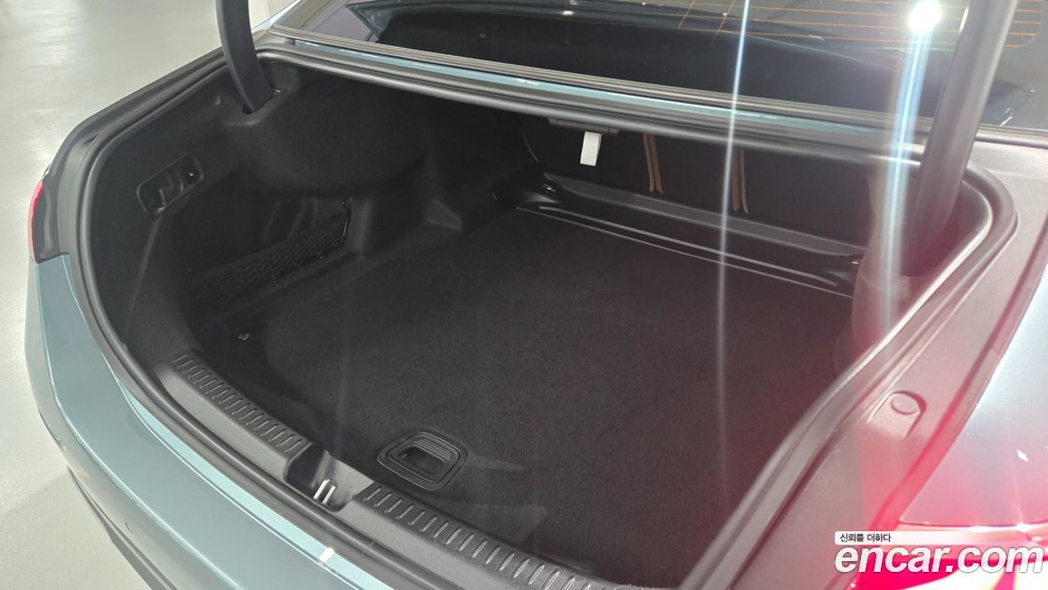 Mercedes-Benz E-Class 2025