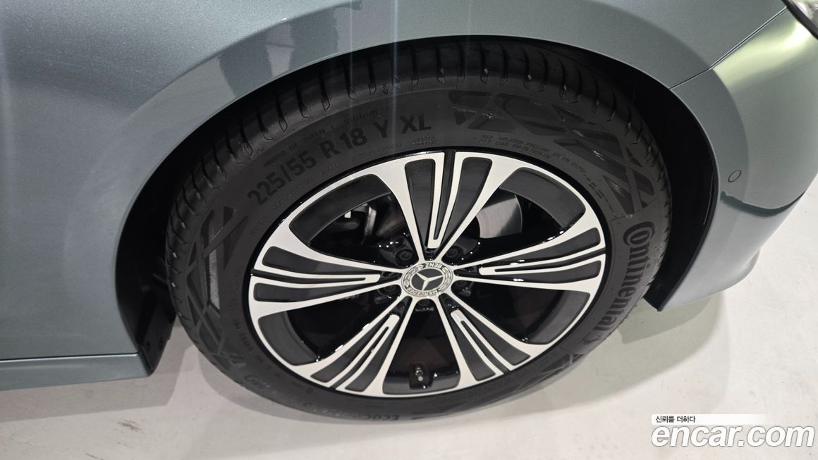 Mercedes-Benz E-Class 2025