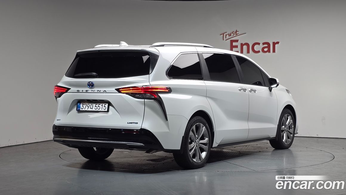 Toyota Sienna 2025