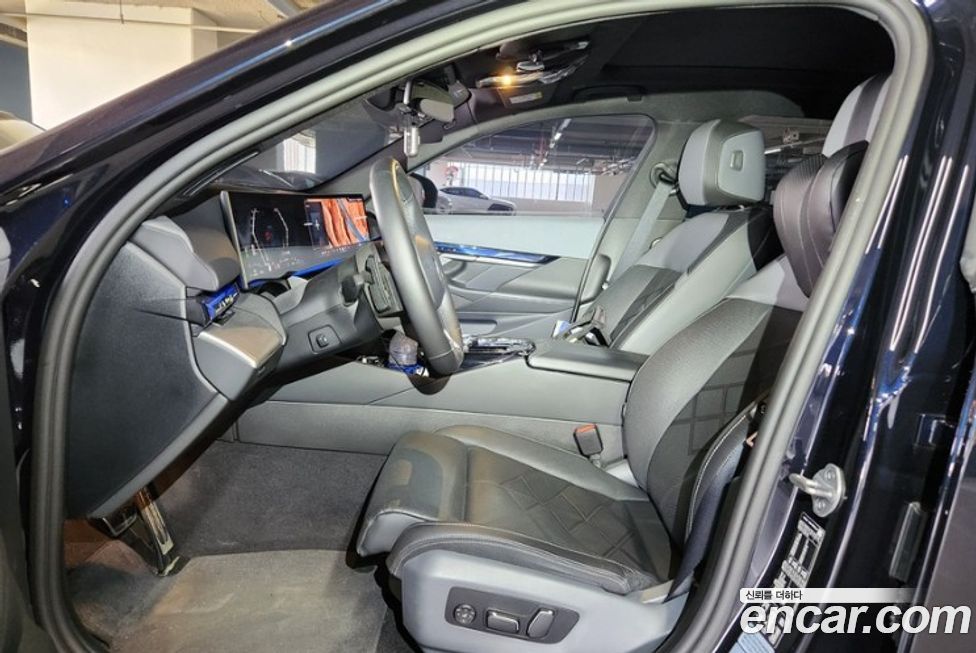 BMW 5-Series 2024