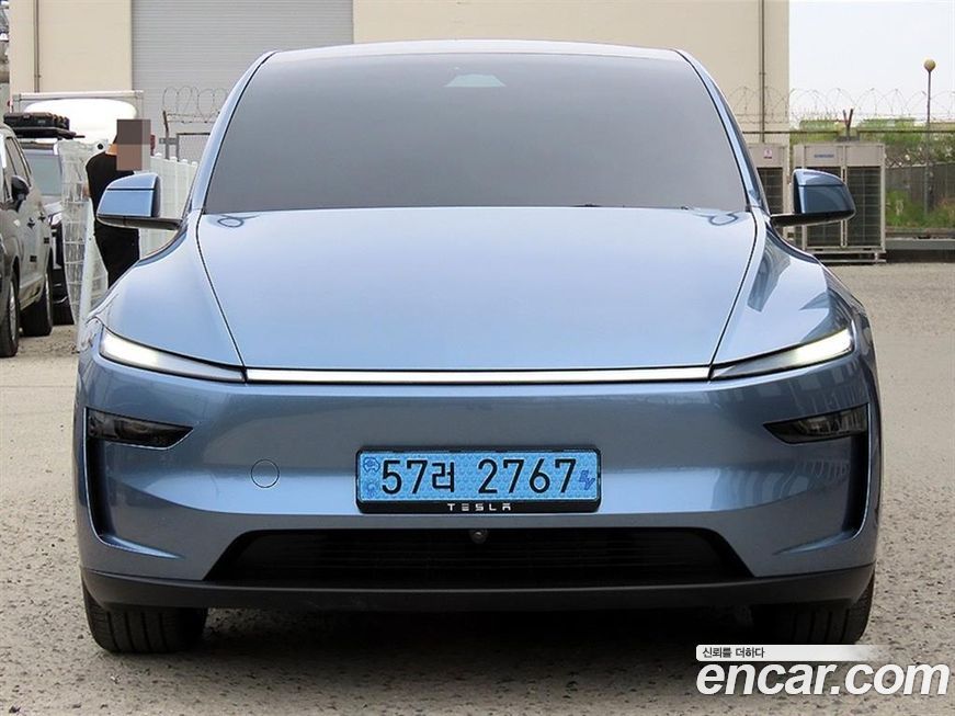 Tesla Model Y 2025