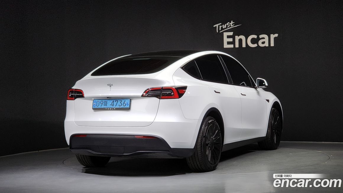 Tesla Model Y 2024