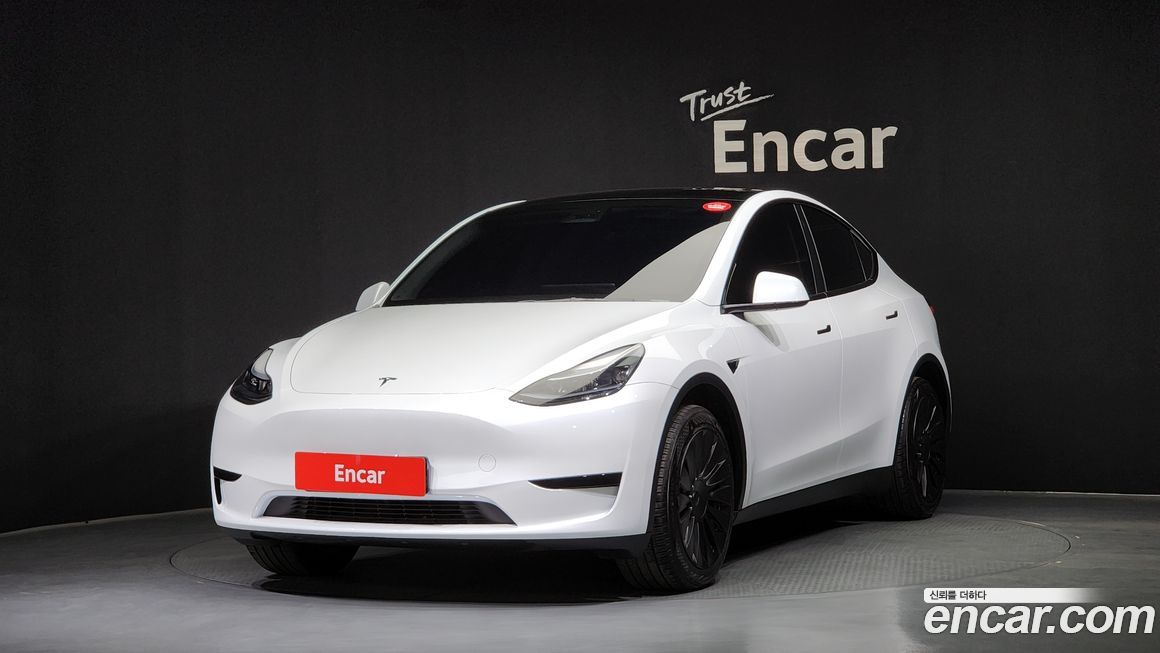 Tesla Model Y 2024