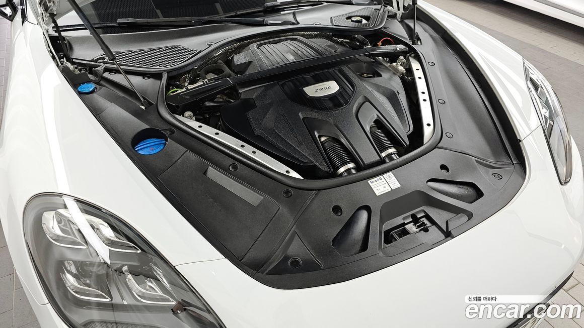 Porsche Panamera 2021