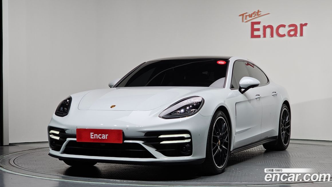 Porsche Panamera 2021