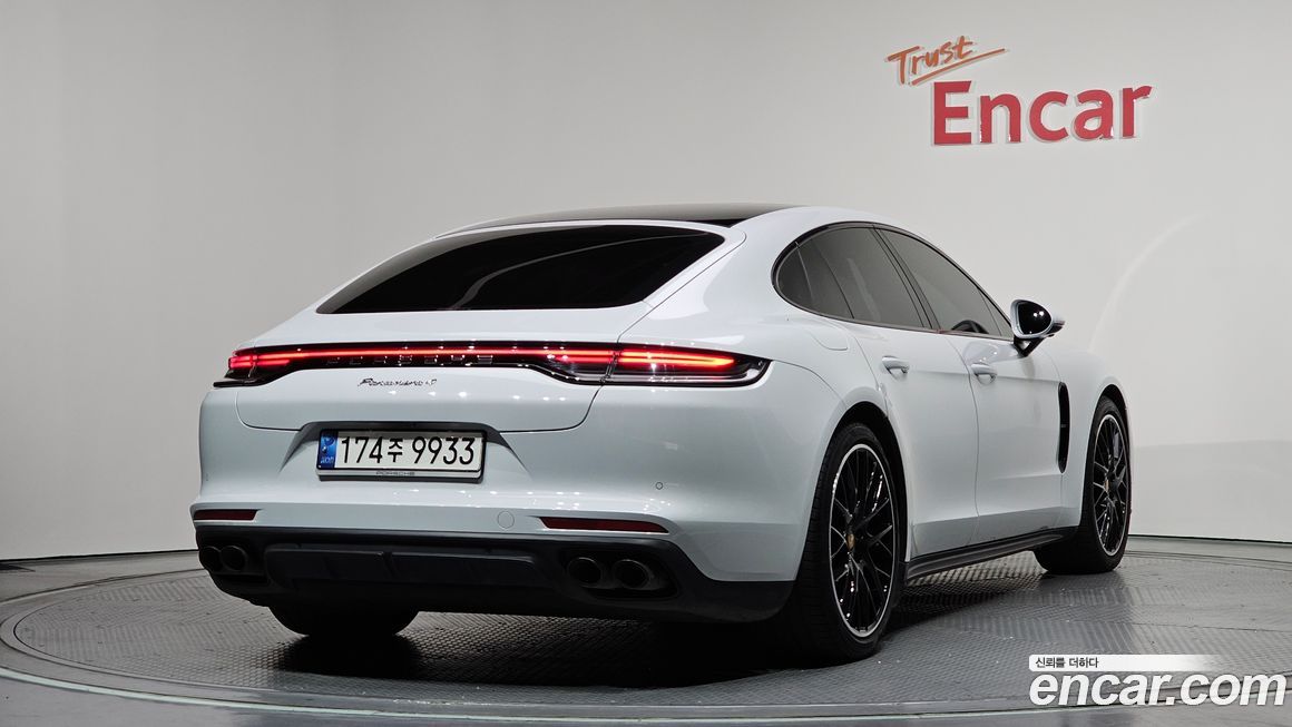 Porsche Panamera 2021