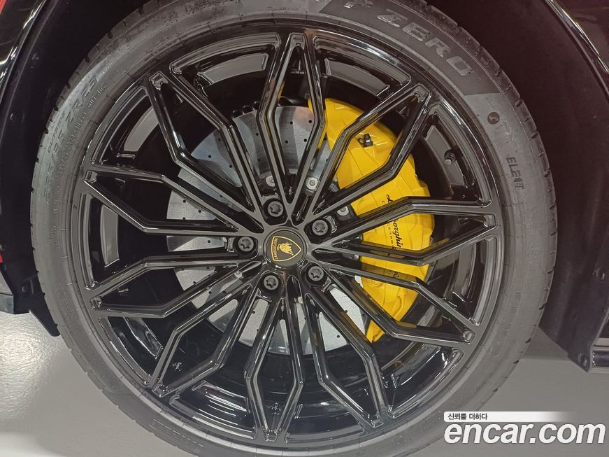 Lamborghini Urus 2025