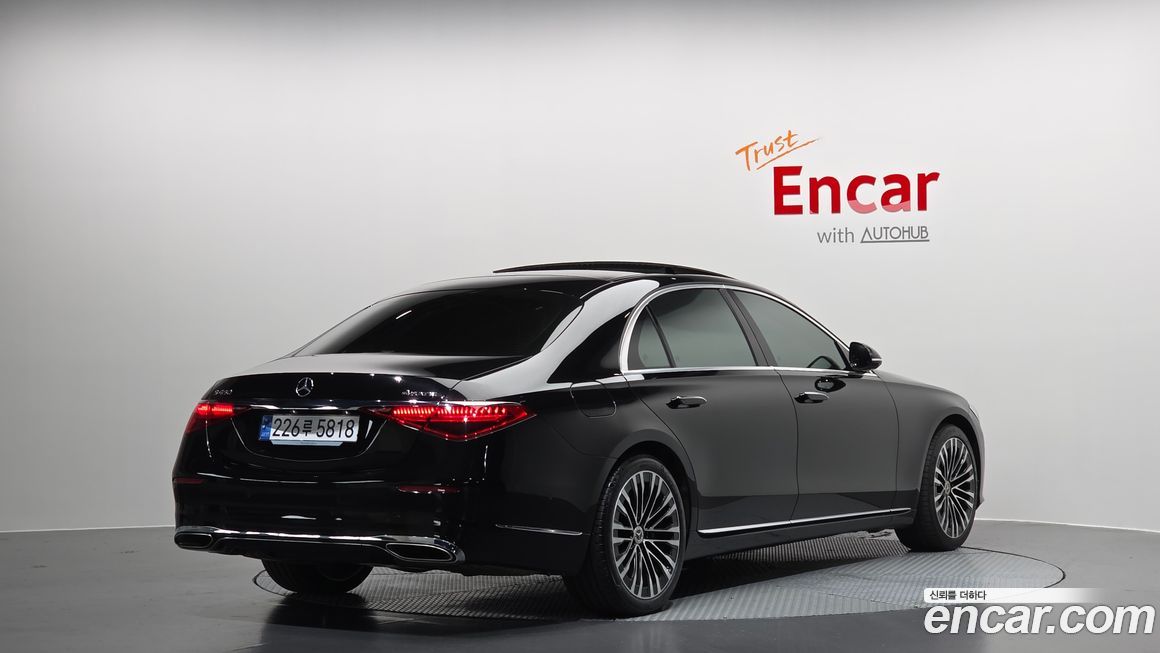 Mercedes-Benz S-Class 2024