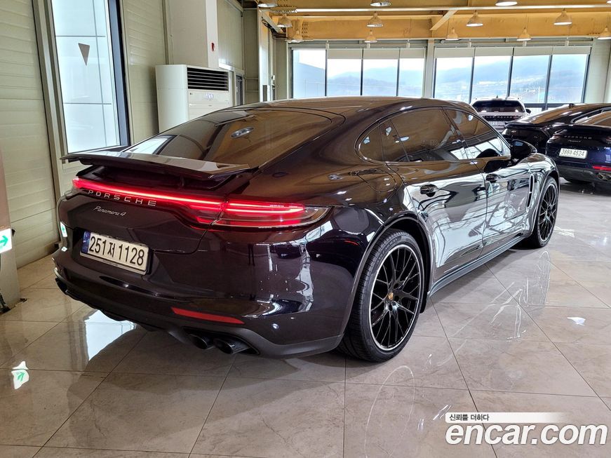 Porsche Panamera 2022