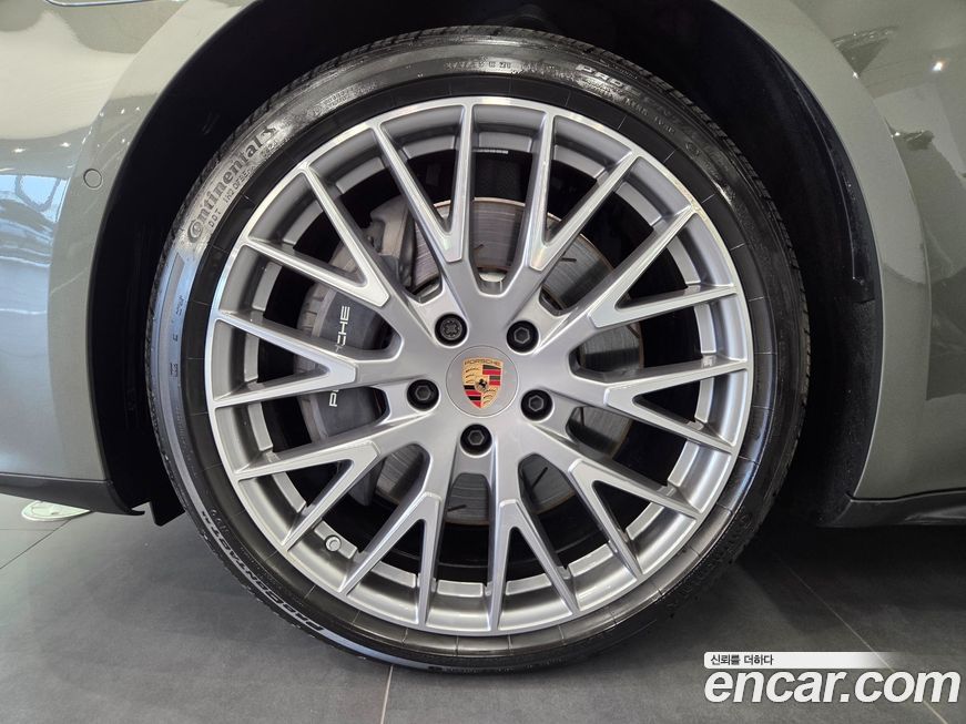 Porsche Panamera 2025