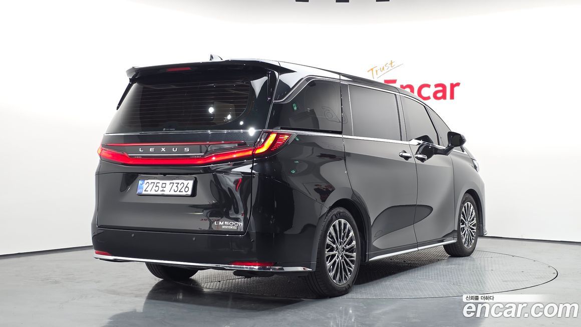 Lexus LM 2025