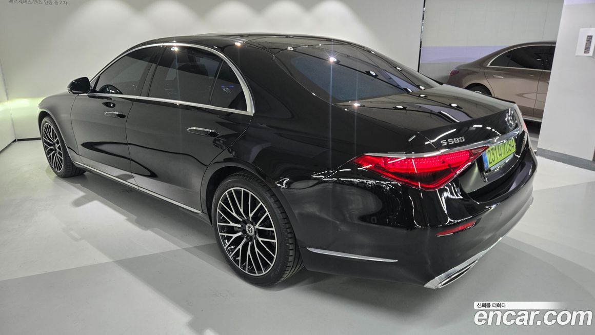 Mercedes-Benz S-Class 2025