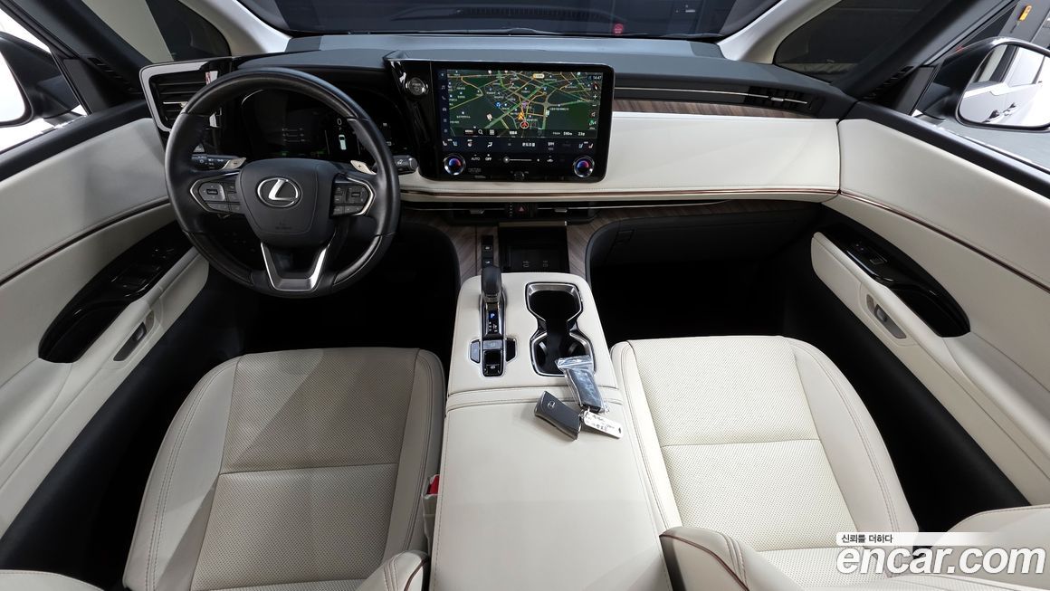 Lexus LM 2025