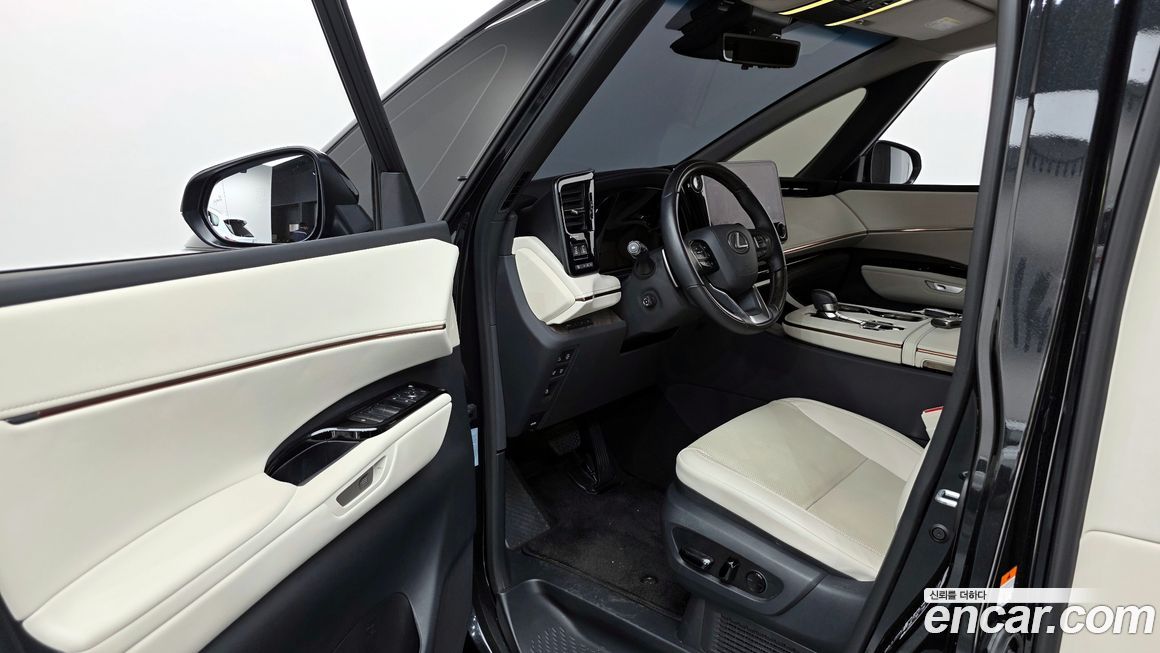 Lexus LM 2025