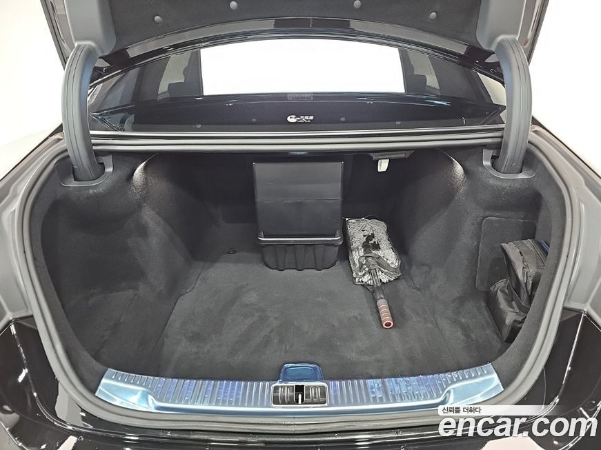 Mercedes-Benz S-Class 2023