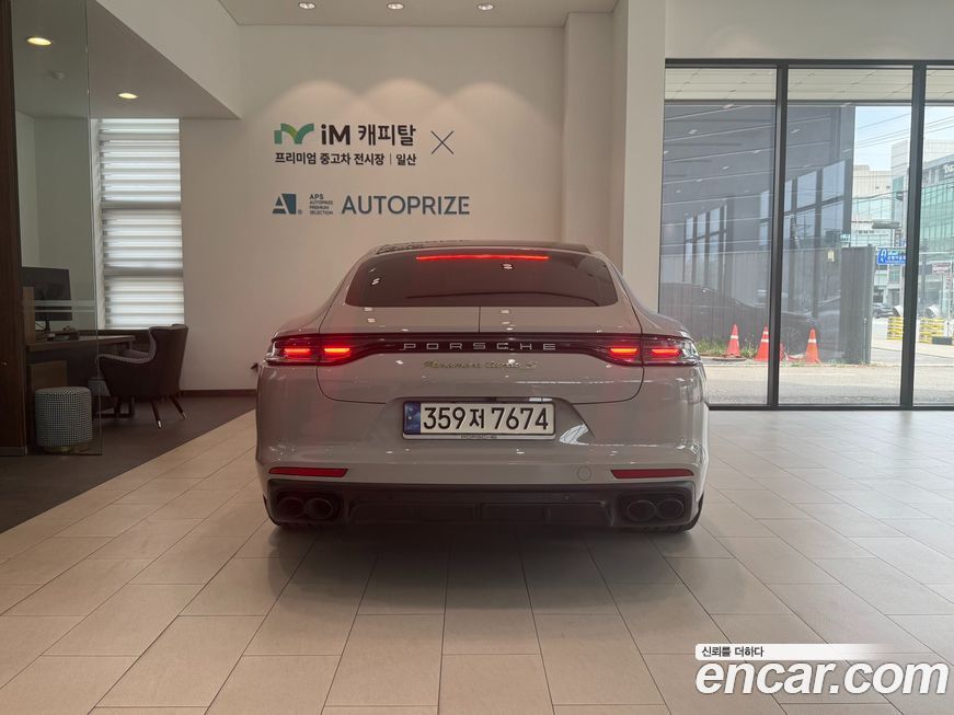 Porsche Panamera 2023