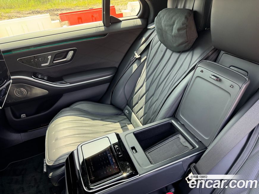 Mercedes-Benz S-Class 2024