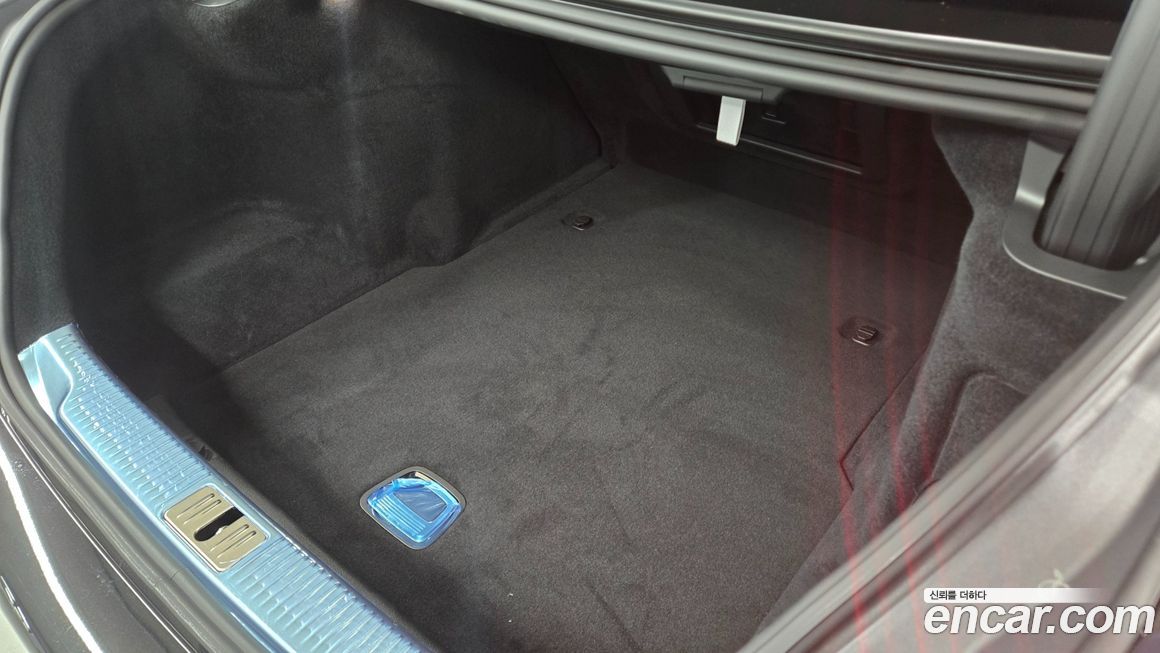 Mercedes-Benz S-Class 2025