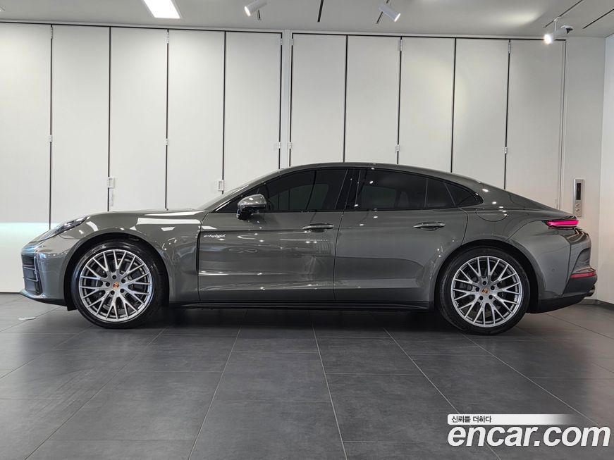 Porsche Panamera 2025