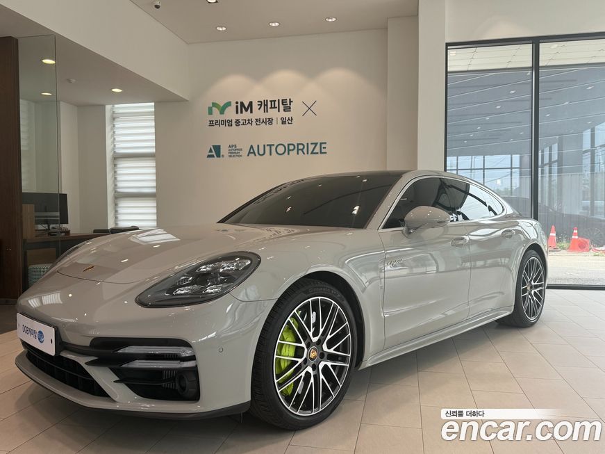 Porsche Panamera 2023