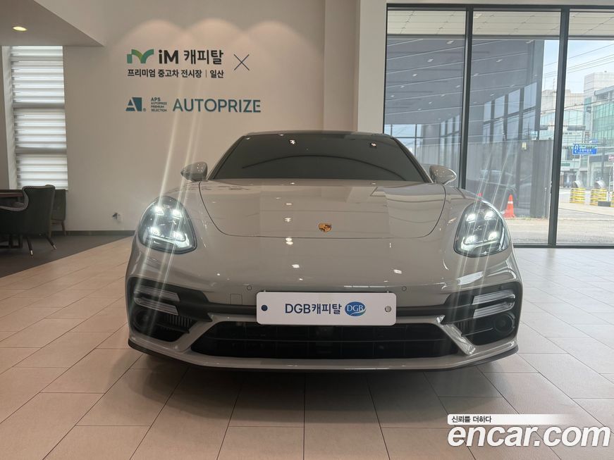 Porsche Panamera 2023